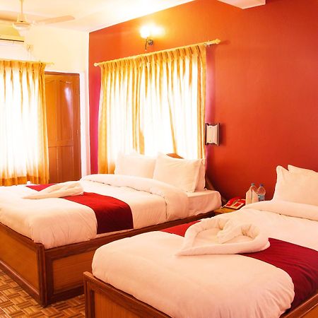 Hotel River Park Pokhara Exteriör bild