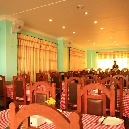 Hotel River Park Pokhara Exteriör bild