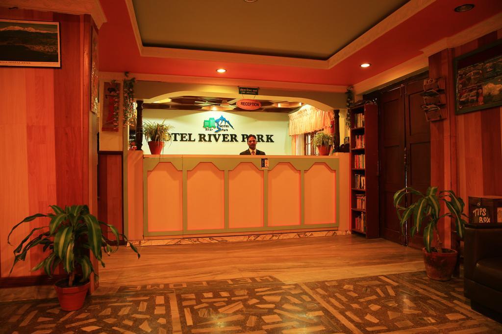 Hotel River Park Pokhara Exteriör bild