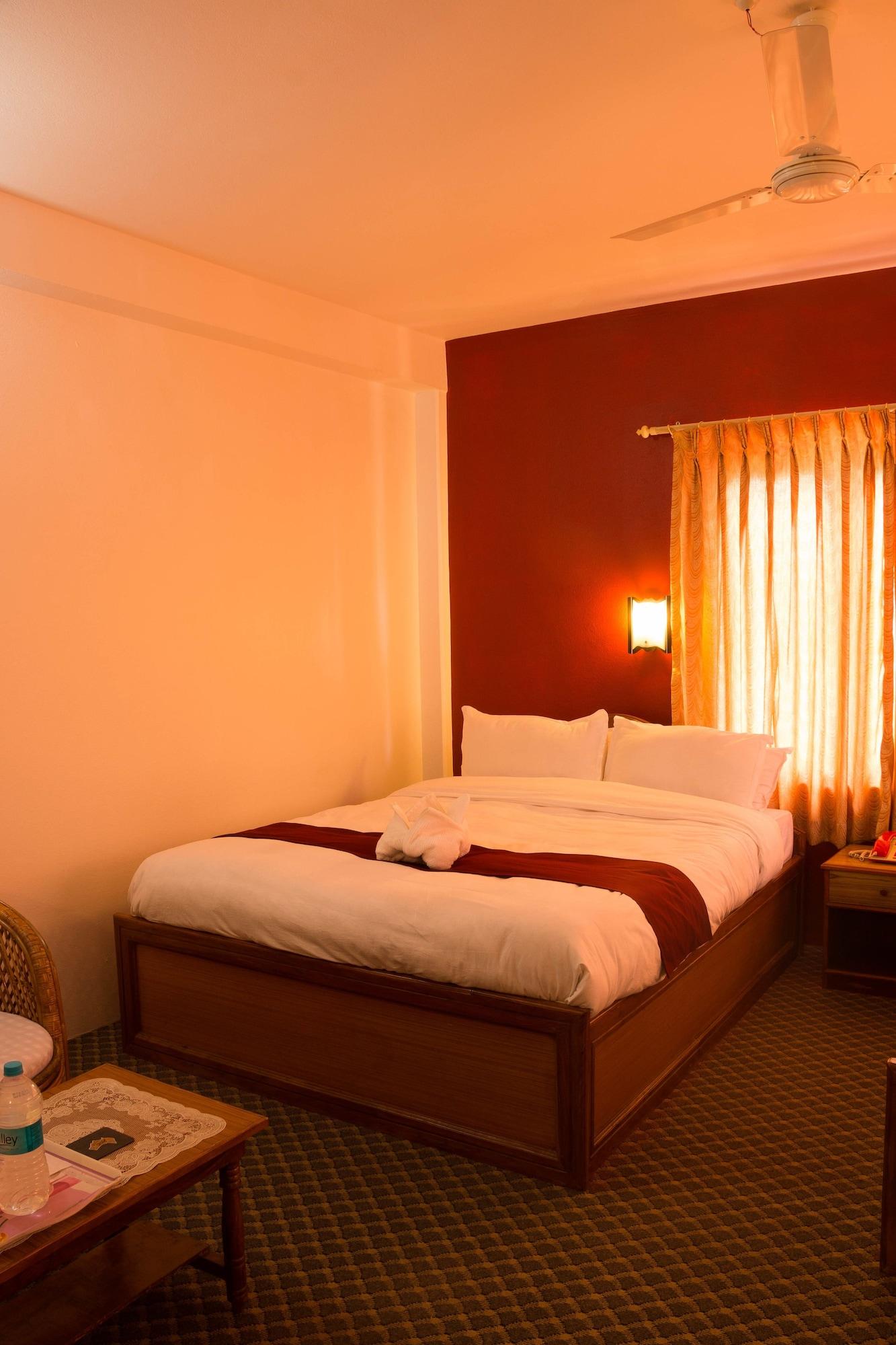 Hotel River Park Pokhara Exteriör bild
