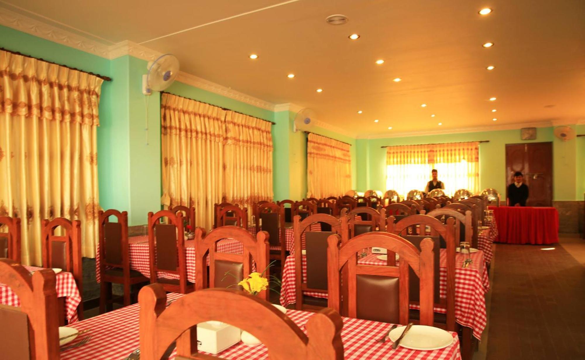 Hotel River Park Pokhara Exteriör bild