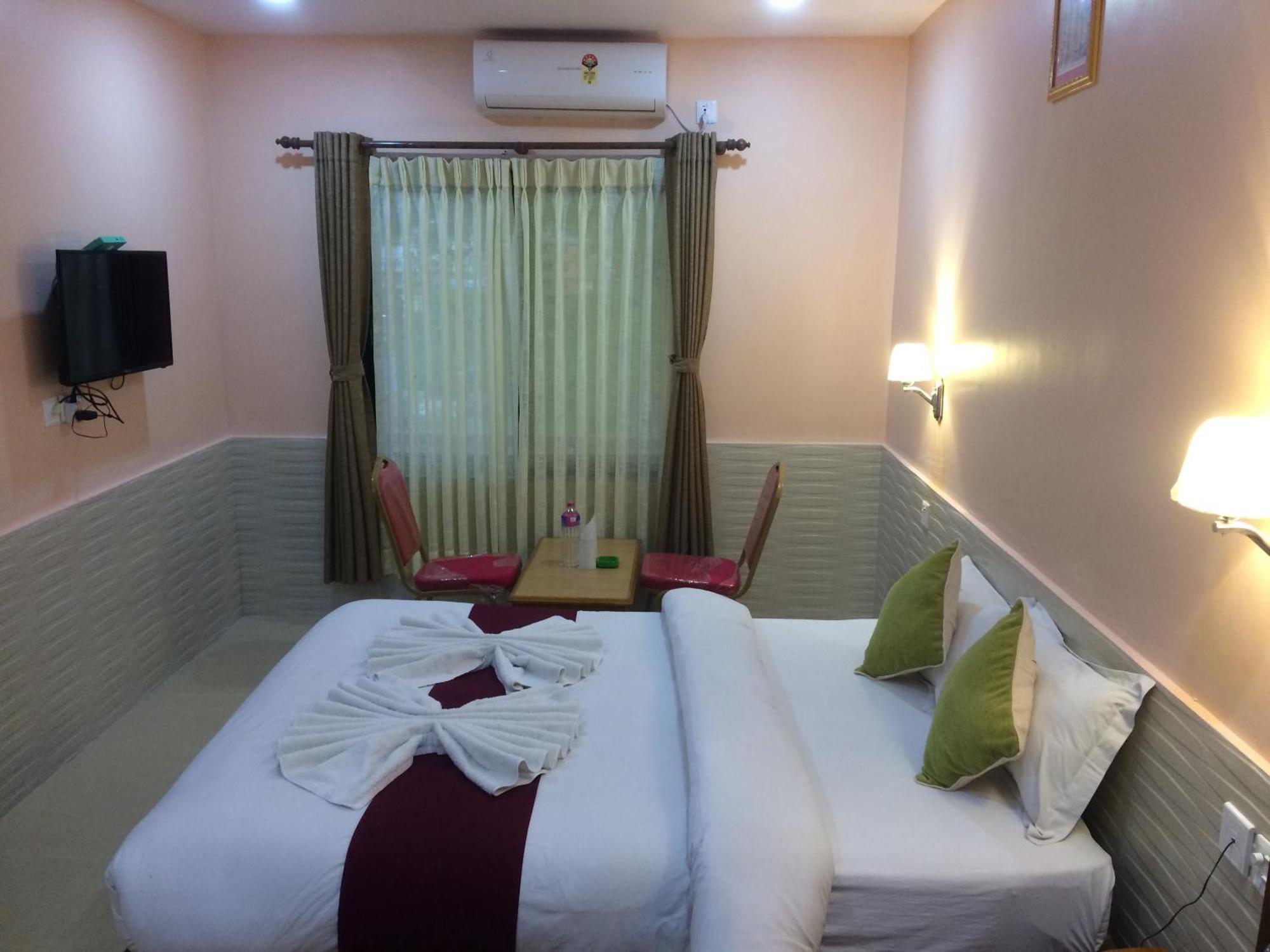 Hotel River Park Pokhara Exteriör bild