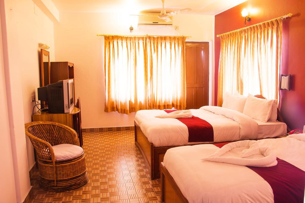 Hotel River Park Pokhara Exteriör bild