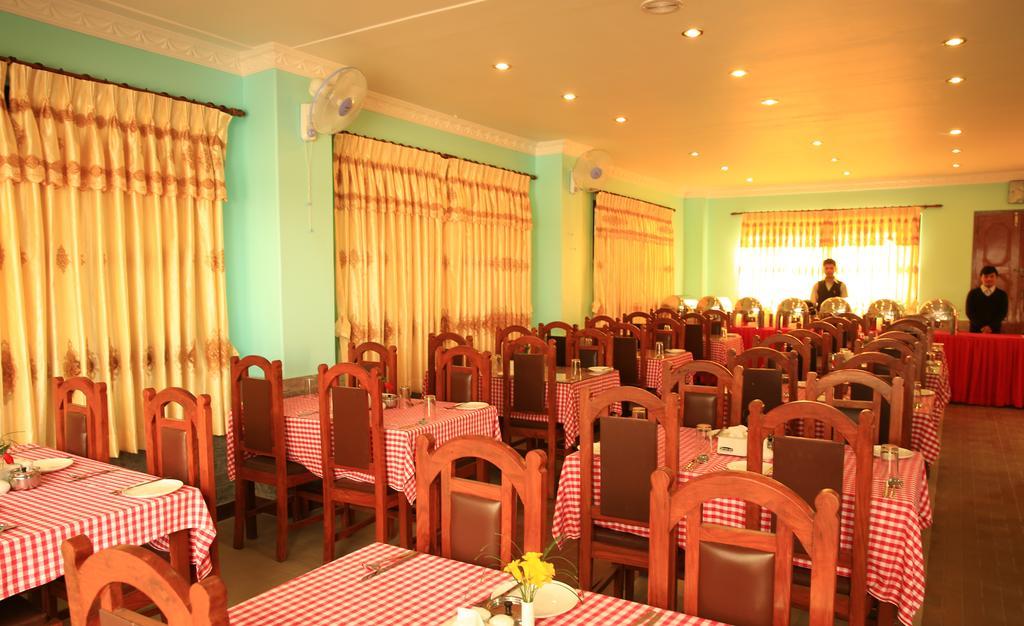 Hotel River Park Pokhara Exteriör bild