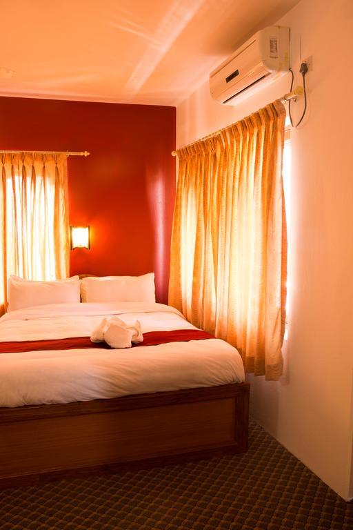 Hotel River Park Pokhara Exteriör bild