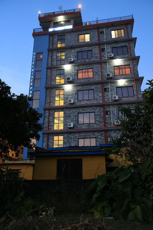Hotel River Park Pokhara Exteriör bild