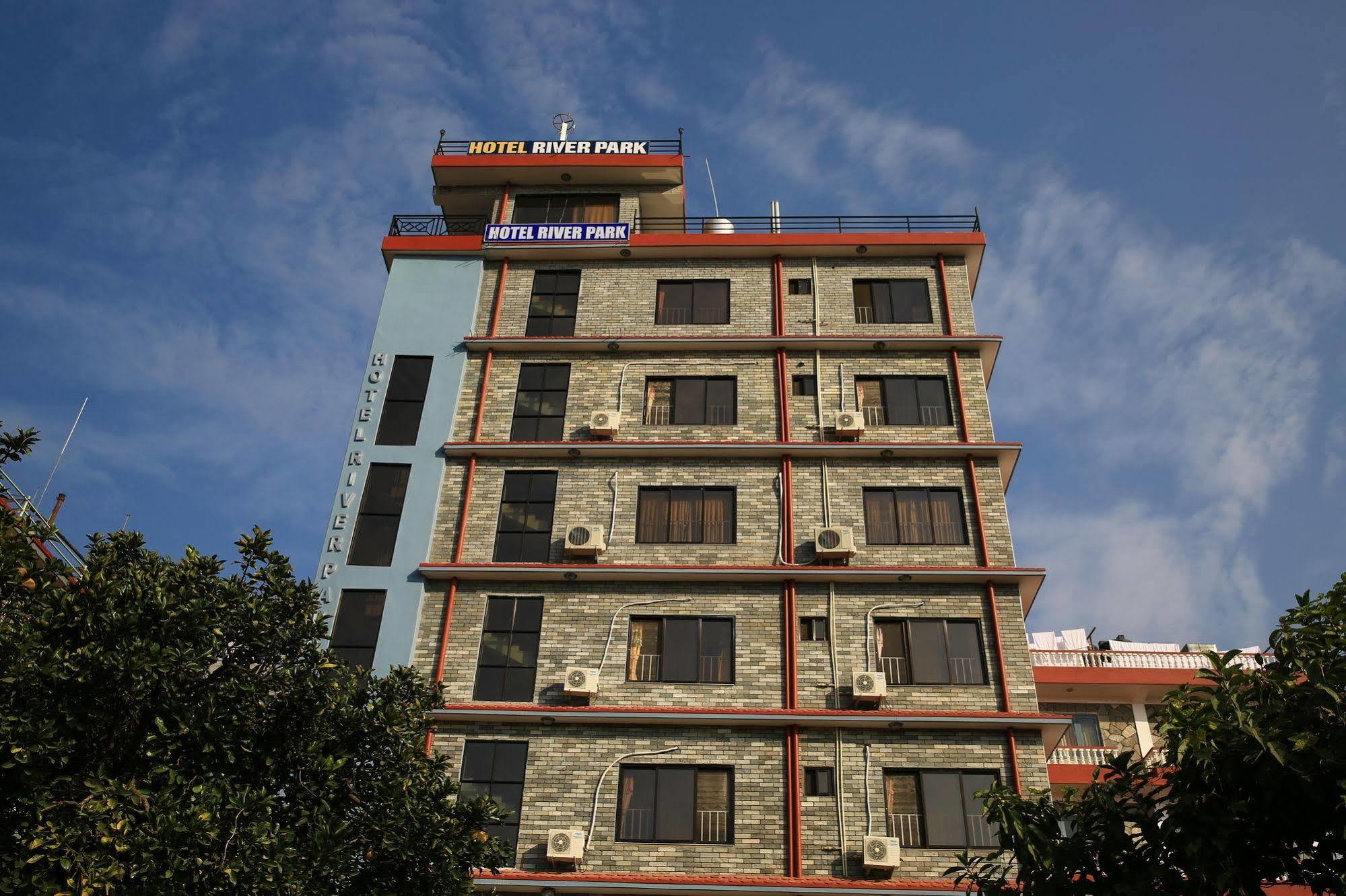 Hotel River Park Pokhara Exteriör bild