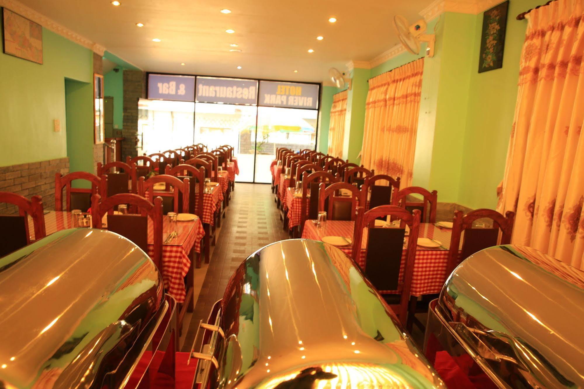 Hotel River Park Pokhara Exteriör bild