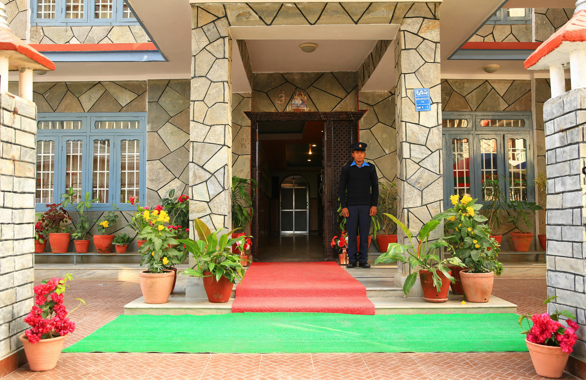 Hotel River Park Pokhara Exteriör bild