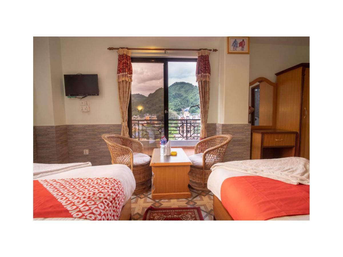 Hotel River Park Pokhara Exteriör bild